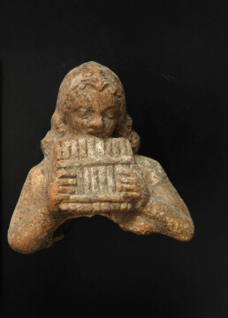 Figurina di terracotta dalle fasi di età ellenistica del luogo di culto di Kharayeb, Museo Nazionale di Beirut | © Ida Oggiano, CNR ISPC