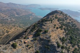 Veduta del sito di Oxa e del Golfo di Mirabello (Creta, Grecia)