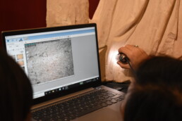 Museo Archeologico di Castro (LE): Ricercatori del CNR ISPC indagano la policromia della statua di Atena con un microscopio digitale