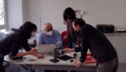 Attività di ricerca presso il Laboratorio di Spettroscopia Raman CNR ISPC di Milano. In foto da sinistra verso destra: Claudia Conti, Marco Realini, Alessandra Botteon e Pietro Strobbia | © CNR ISPC