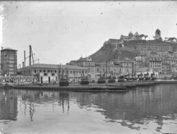 Foto storica del porto di Ancona tratta dal carteggio di guerra (1915-1919) del Fondo Corrado Ricci | © Biblioteca Classense di Ravenna