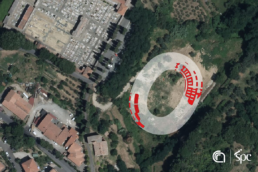 Ipotesi ricostruttiva volumetrica dell’anfiteatro; in rosso le strutture scavate