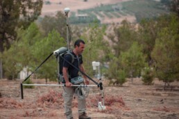 Michele Punzo (CNR ISPC) durante la prospezione geofisica a Oued Beht, Marocco | © Archivio Fotografico OBAP