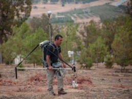 Michele Punzo (CNR ISPC) durante la prospezione geofisica a Oued Beht, Marocco | © Archivio Fotografico OBAP