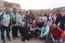 I partecipanti alla terza edizione dell'International School of Cultural Heritage presso il Colosseo, Roma