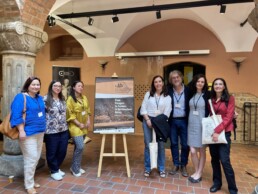 Il gruppo di ricerca alla conferenza “From foragers to farmers in Northeastern Africa”, Poznan, Polonia, 3-6 luglio 2023. Da sinistra: Maria Carmela Gatto, Lorena Lombardi, Alessia Brucato, Jade Bajeot, Giulio Lucarini, Federica Ugliano, Grazia Di Pietro.