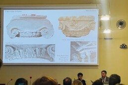 Tommaso Ismaelli illustra i fregi a girali dal santuario di Atena in occasione del convegno “L'eredità di Taranto. La scultura tra il IV e il III sec. a.C.”, 24-25 gennaio 2024 | © CNR ISPC