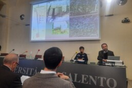 Giuseppe Scardozzi mostra i risultati delle indagini su calcari e calcareniti usati nel santuario di Atena in occasione del convegno “L'eredità di Taranto. La scultura tra il IV e il III sec. a.C.”, 24-25 gennaio 2024 | © CNR ISPC