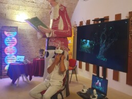 Esperienza in VR con cittadino Griko durante la presentazione del progetto alle comunità locali | © REVIVE project