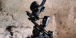 Setup fotografico per l’acquisizione digitale di ambienti rupestri con incisioni e pitture medievali | © LAMIS Project