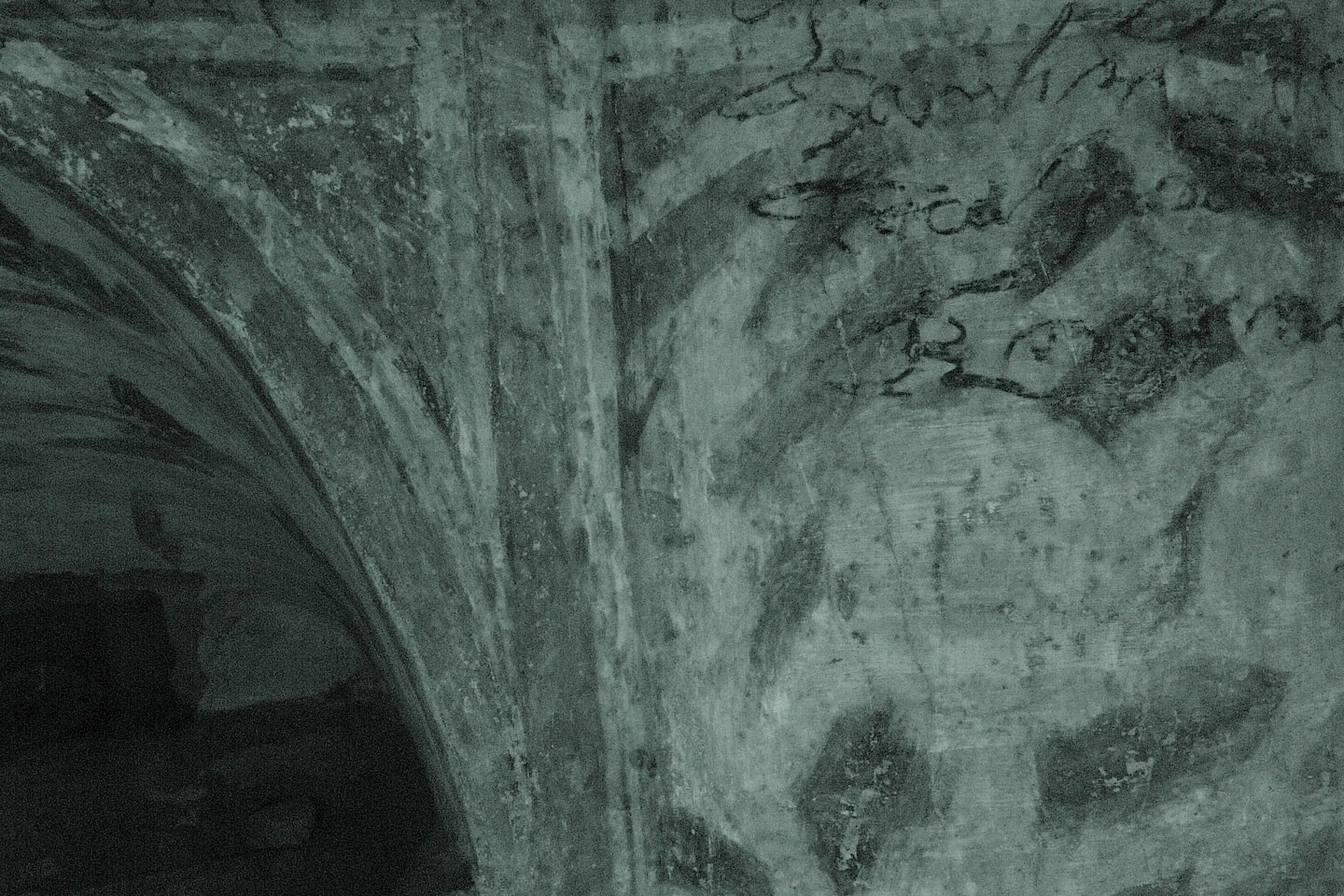 Particolare delle Catacombe di Domitilla (Roma) in luce visibile e VIL, che mostra la tipica fluorescenza del pigmento Blu egizio. Lavoro di diagnostica su committenza della Pontificia Commissione di Archeologia Sacra | © CNR ISPC
