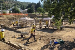 Attività in un settore di scavo durante la Summer School Internazionale di Archeologia ArchLabs, villa romana del Casale di Piazza Armerina | © ArchLab 2025