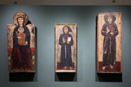 Le tre tavole di Margarito conservate al MNAMM di Arezzo: la Madonna di Montelungo e i due San Francesco provenienti dai conventi di Ganghereto e Sargiano | © CNR ISPC