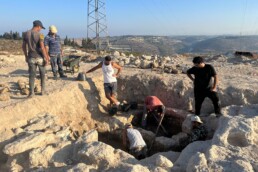 Kharayeb project: campagna di scavo 2023, studenti e studentesse dell'Università al lavoro con gli operai | © CNR ISPC